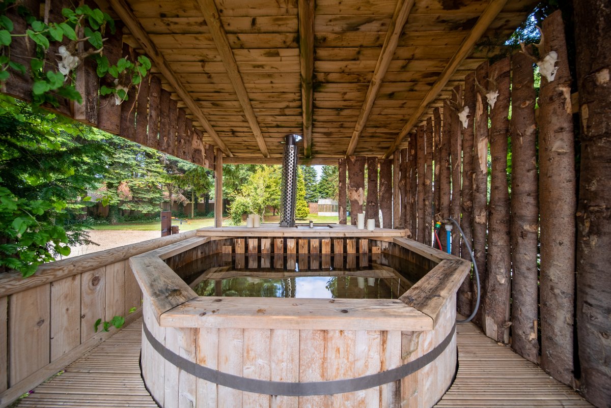 Yorkshire Homestead - undercover wood fired hot tub